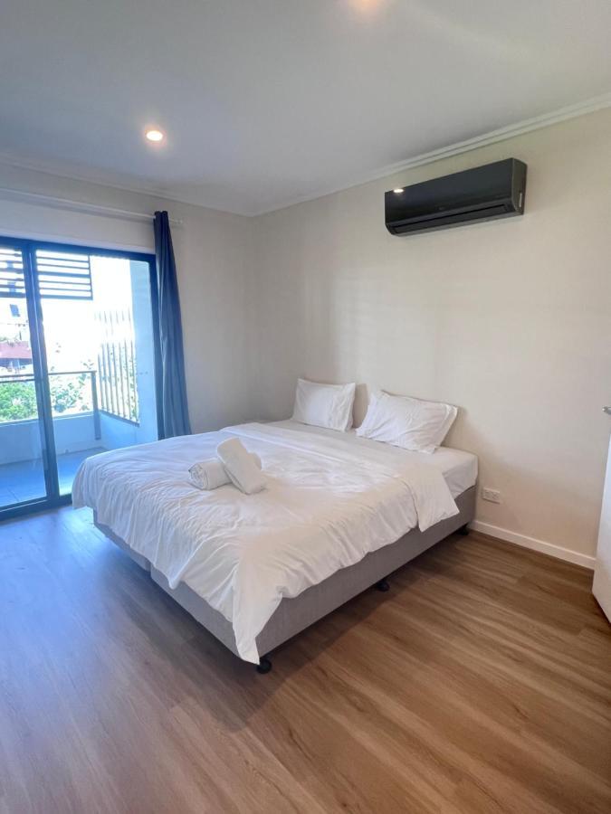 Near New 4br Townhouse Next To Shopping Mall * Gold Coast