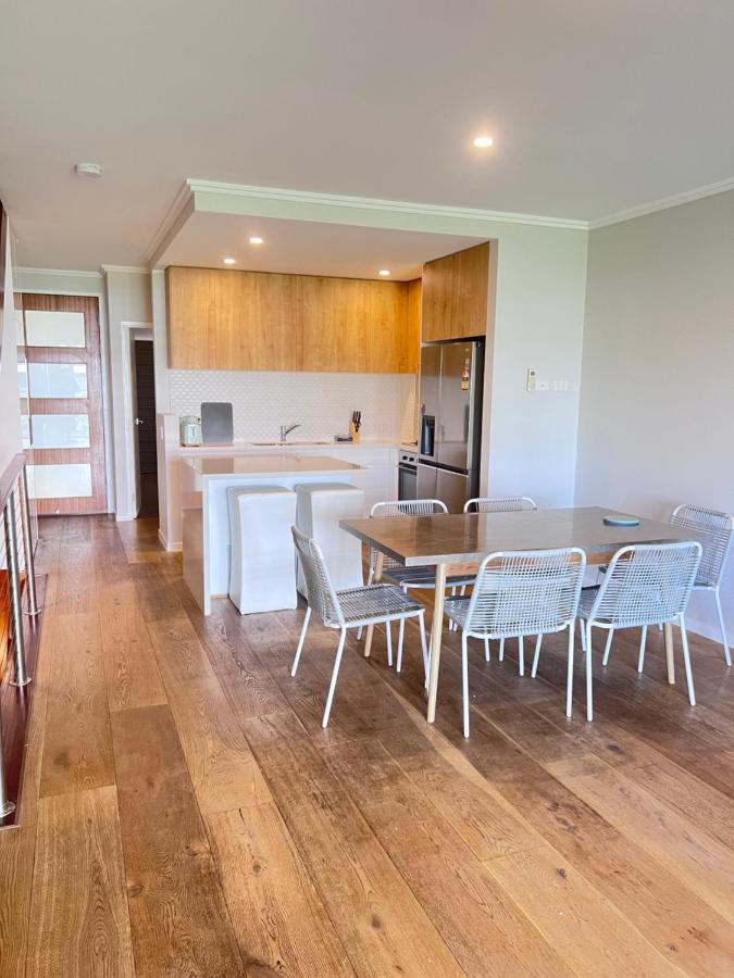 Near New 4br Townhouse Next To Shopping Mall Apartment Gold Coast