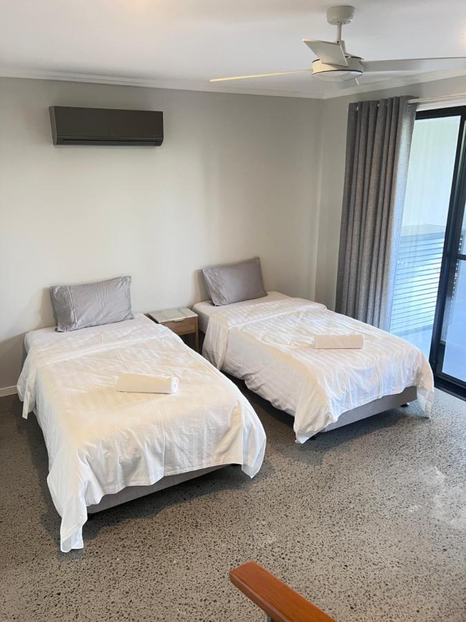 Near New 4br Townhouse Next To Shopping Mall Gold Coast