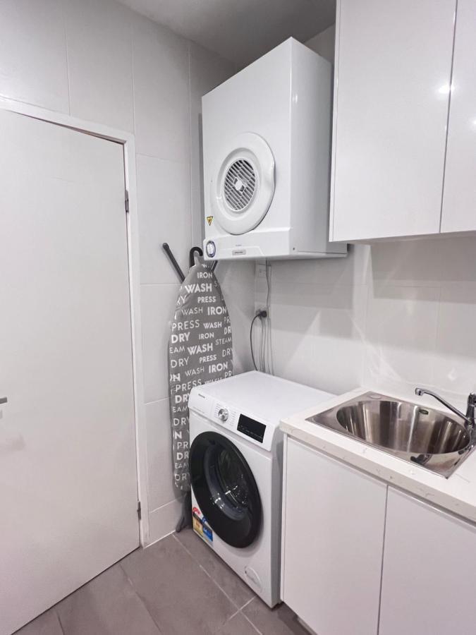 Near New 4br Townhouse Next To Shopping Mall * Gold Coast